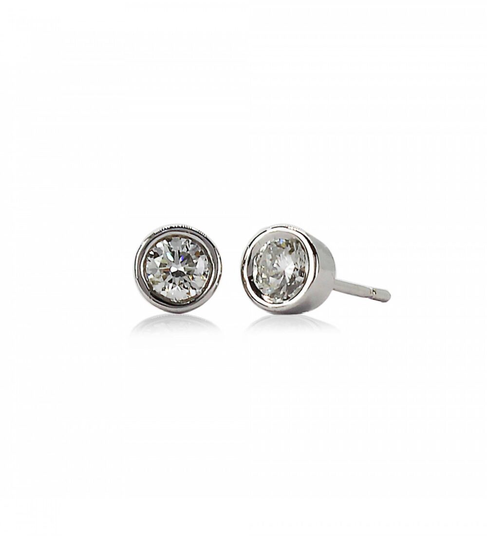 Round diamond studs